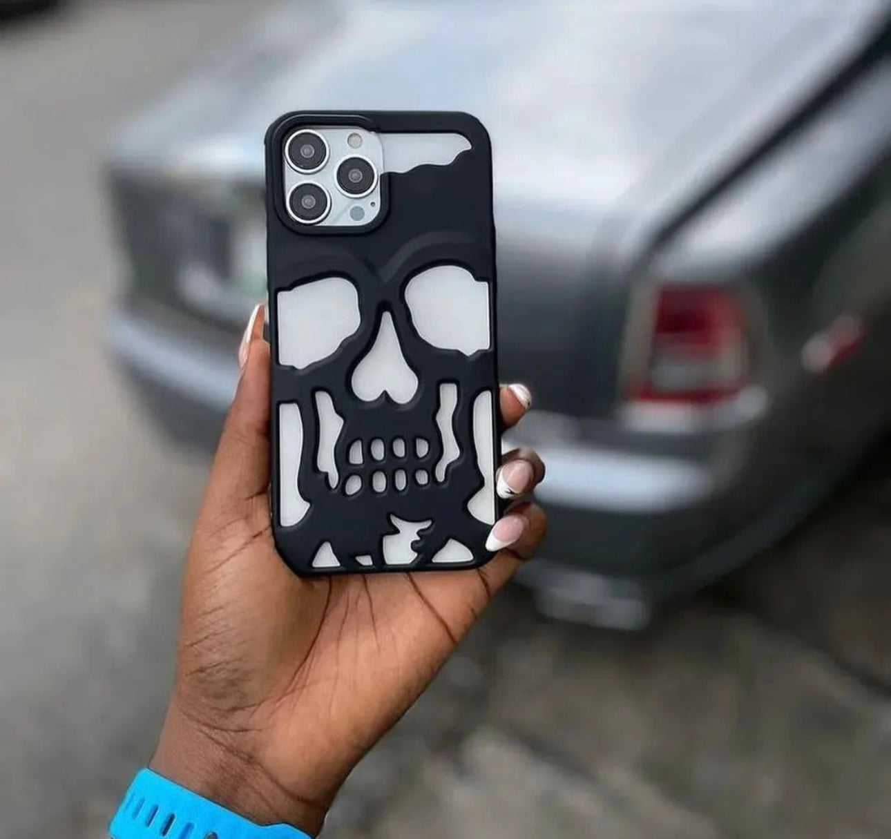 "Unearthed Elegance: Skull-Themed Phone Cases for the Bold and Stylish" BLACK