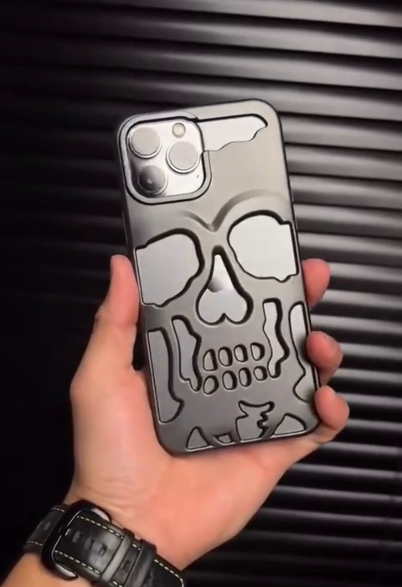 "Unearthed Elegance: Skull-Themed Phone Cases for the Bold and Stylish" BLACK